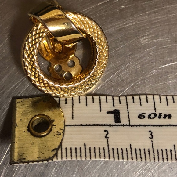 Clip-on Hoop Earrings, Gold-tone Costume Jewelry, Excellent unused condition - Picture 6 of 6